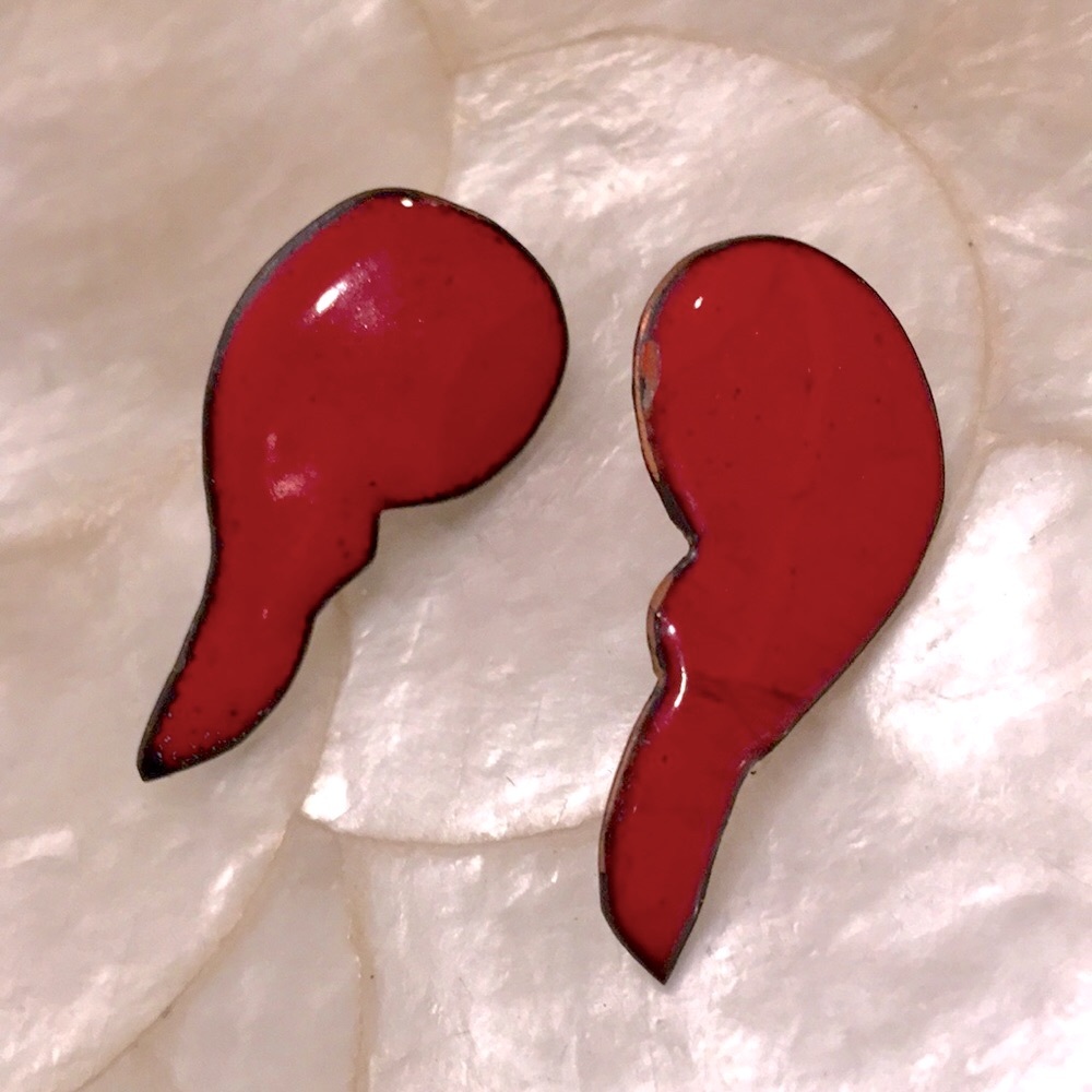VTG💔”Broken Heart” Enameled Copper Screw-back Earrings - Picture 5 of 5
